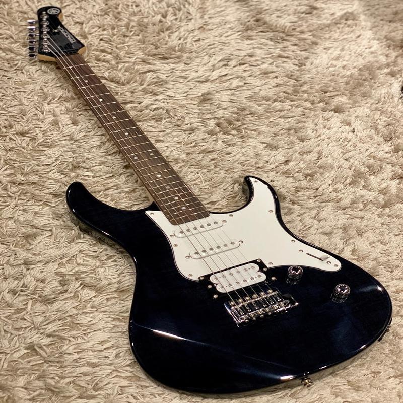 Yamaha Pacifica 212 VFM TBL in Transparent Black